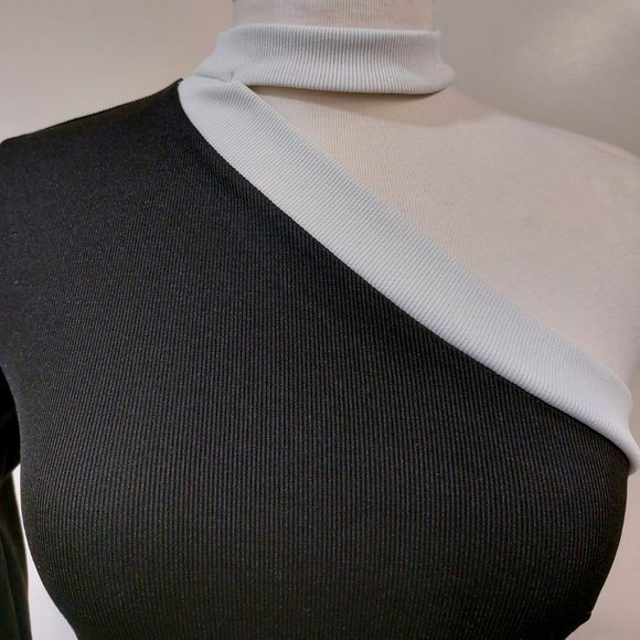 💥CHIC & SEXY💥One Shoulder Choker Bodycon Dress in Black & White Stripe - Picture 7 of 13